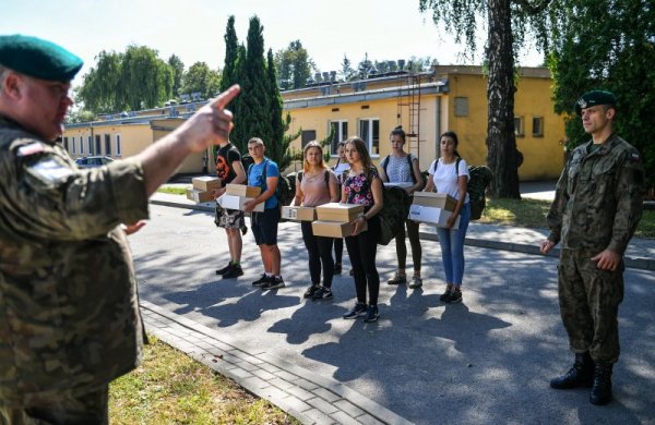 Стартът на военното обучение на младежите. Снимка: БГНЕС