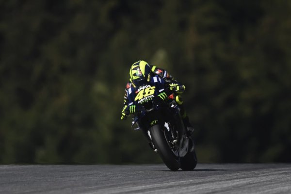 Звездата на MotoGP Валентино Роси по време на тренировка преди неделното Гран При на пистата в Ред Бул Ринг в Шпилберг, Австрия. Снимка: БГНЕС