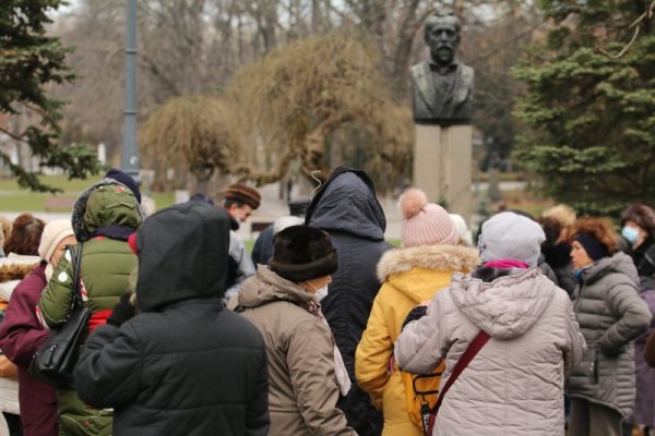 Днес, 13 януари, пред бюста-паметник на Щастливеца в Борисовата градина се проведе отбелязване на 158 години от рождението на Алеко Константинов &ndash;основоположник на организираното туристическо движение в България и патрон на Българския туристически съюз. Снимка: БГНЕС