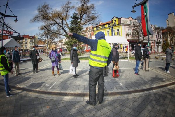 Засилени проверки по пазари, тържища и молове има от днес в София. Проверката днес цели да проверим до колко тази заповед се спазва. Снимка: Димитър Кьосемарлиев, Dnes.bg