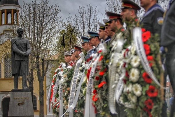 Барелеф на Георги Стойков Раковски беше открит днес във Военната академия, на която е патрон, при отбелязването на двеста години от рождението му и патронния празник на академията. Снимка: Димитър Кьосемарлиев, Dnes.bg