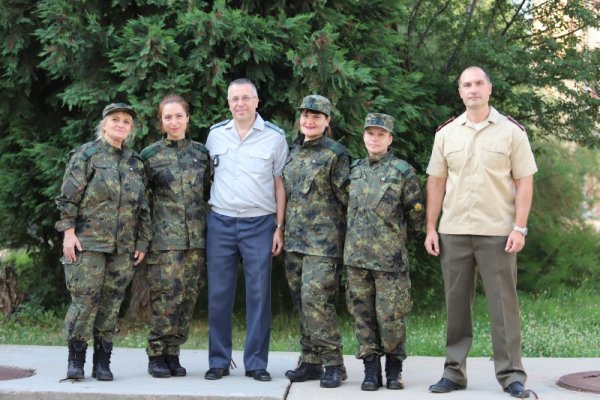 Военномедицинска академия (ВМА) изпрати пореден екип на мисия в Мали. В следващите 4 месеца специалистите ще се грижат за личния състав на щаба на операцията, който е базиран в столицата Бамако. Снимка: ВМА
&nbsp;