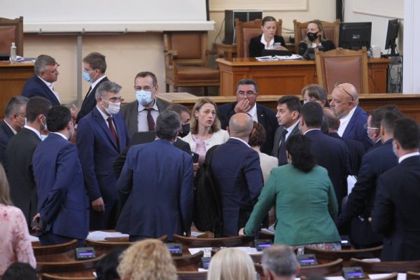 Парламентът днес трябва да приеме окончателните промени в бюджета на НЗОК и да започне с актуализацията с държавния бюджет. Снимка: Димитър Кьосемарлиев, Dnes.bg