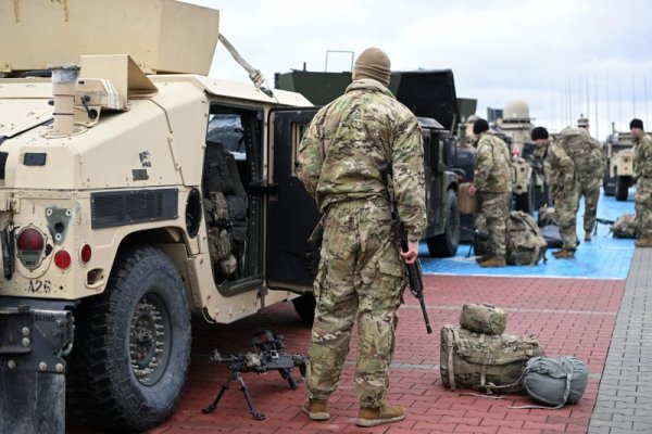 Американски военни се подготвят за военно обучение на НАТО в Полша. Снимка: БГНЕС