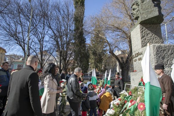 В Стара Загора също почетоха паметта на Левски. Снимка: БГНЕС