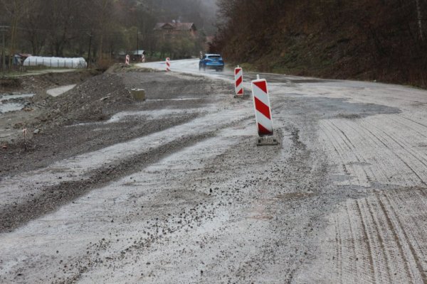 За влизащите от България в съседна Северна Македония десетината километри от Граничния пункт Гюешево до град Крива Паланка са истинско изпитания. Снимка: БГНЕС