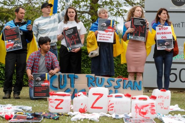 В Брюксел се проведе протест с искане за забрана на руския петрол. Снимка: БГНЕС