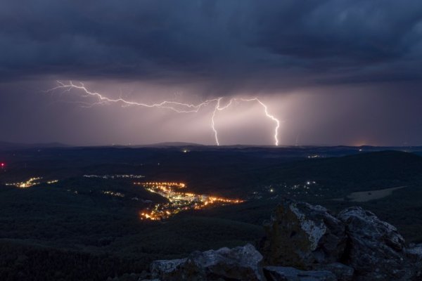 Гръмотевична буря над Унгария. Снимка: БГНЕС