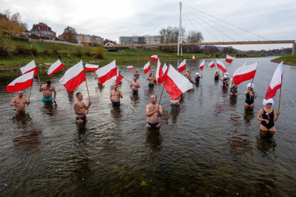 Още от празничното къпане в студени води. Снимка: БГНЕС