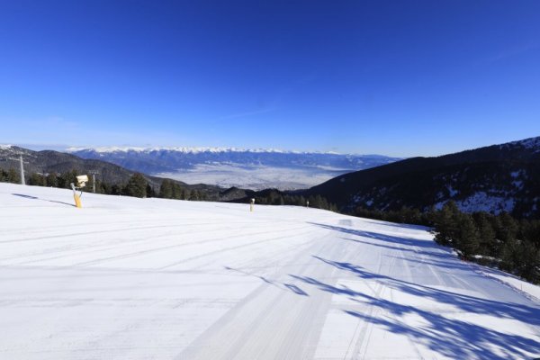 Банско спечели за 10-ти път World Ski Awards 2022, съобщи Иван Обрейков, маркетинг мениджър на концесионера &quot;Юлен&quot; АД. Курортът е обявен за най-добрият ски курорт в България и един от най-добрите в Европа. Снимка: БГНЕС