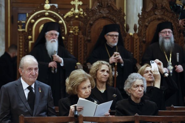 Бившият испански крал Хуан Карлос и съпругата му кралица София. Снимка: БГНЕС