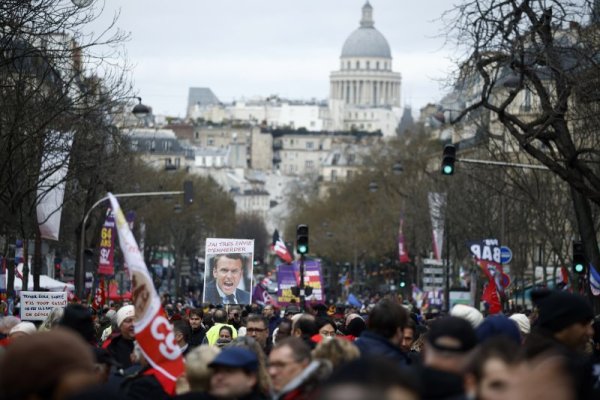 В Париж отново се състоя протест срещу готвената пенсионна реформа. Снимка: БГНЕС