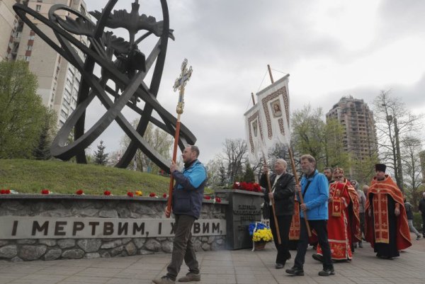 В Киев отбелязаха с панихида 37-мата годишнина от аварията в Чернобил. Снимка: БГНЕС